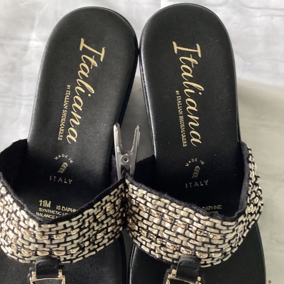 ITALIANA by Italian Shoemakers  SANDALS ( Size: 11) Color::Golden Beige) - Picture 2 of 7